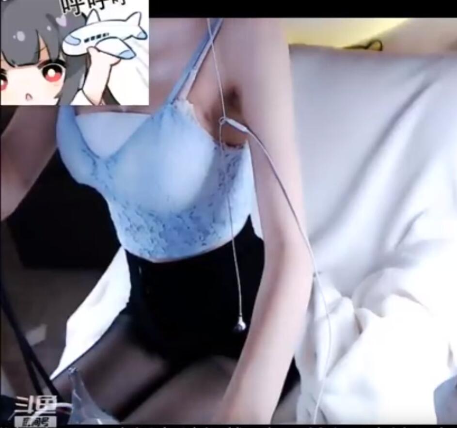 09103947.jpg ASMR 掏耳朵,摇晃水瓶 _ 林岁岁n
